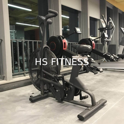 Annuncio pubblicitario di riciclaggio della bici dell'aria di assalto dell'attrezzatura della palestra di Crossfit